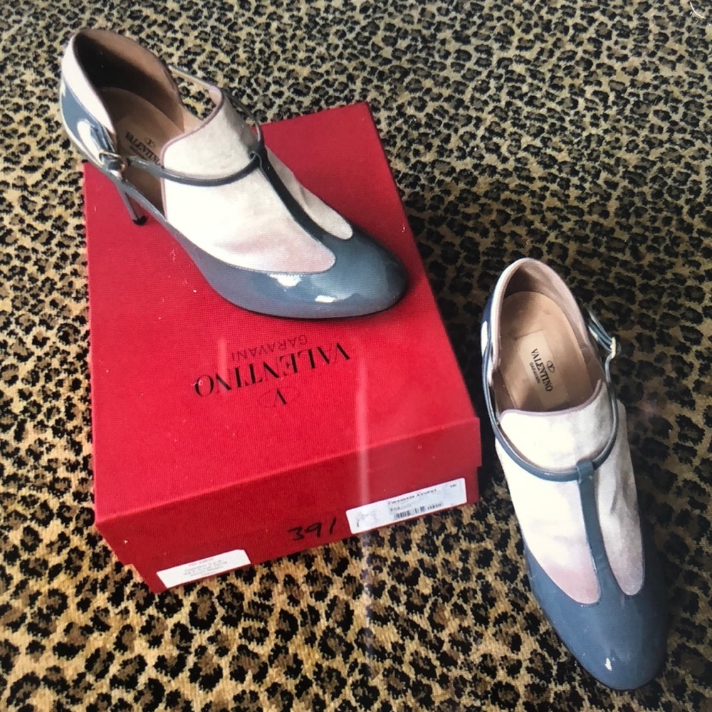 RARE PAIR OF AUTHENTIC VALENTINO GARAVANI HEELS